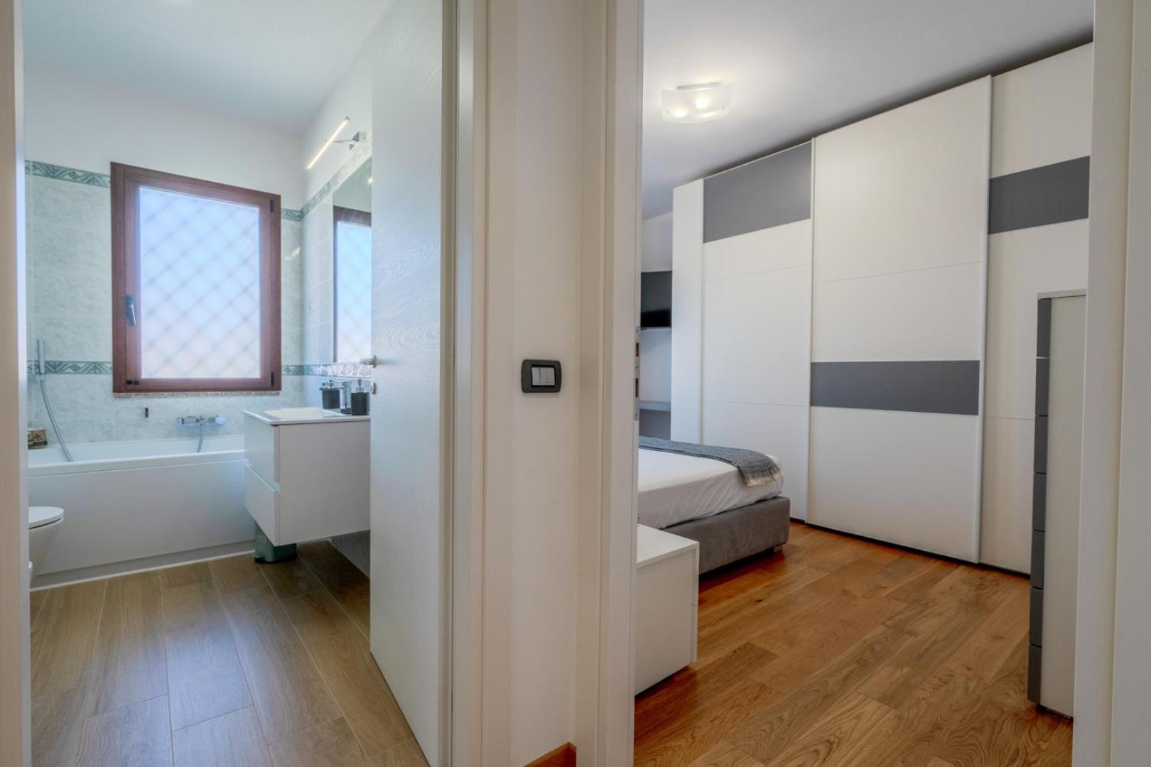 Luxury In Olbia, Terrazza & Cinema Apartment *