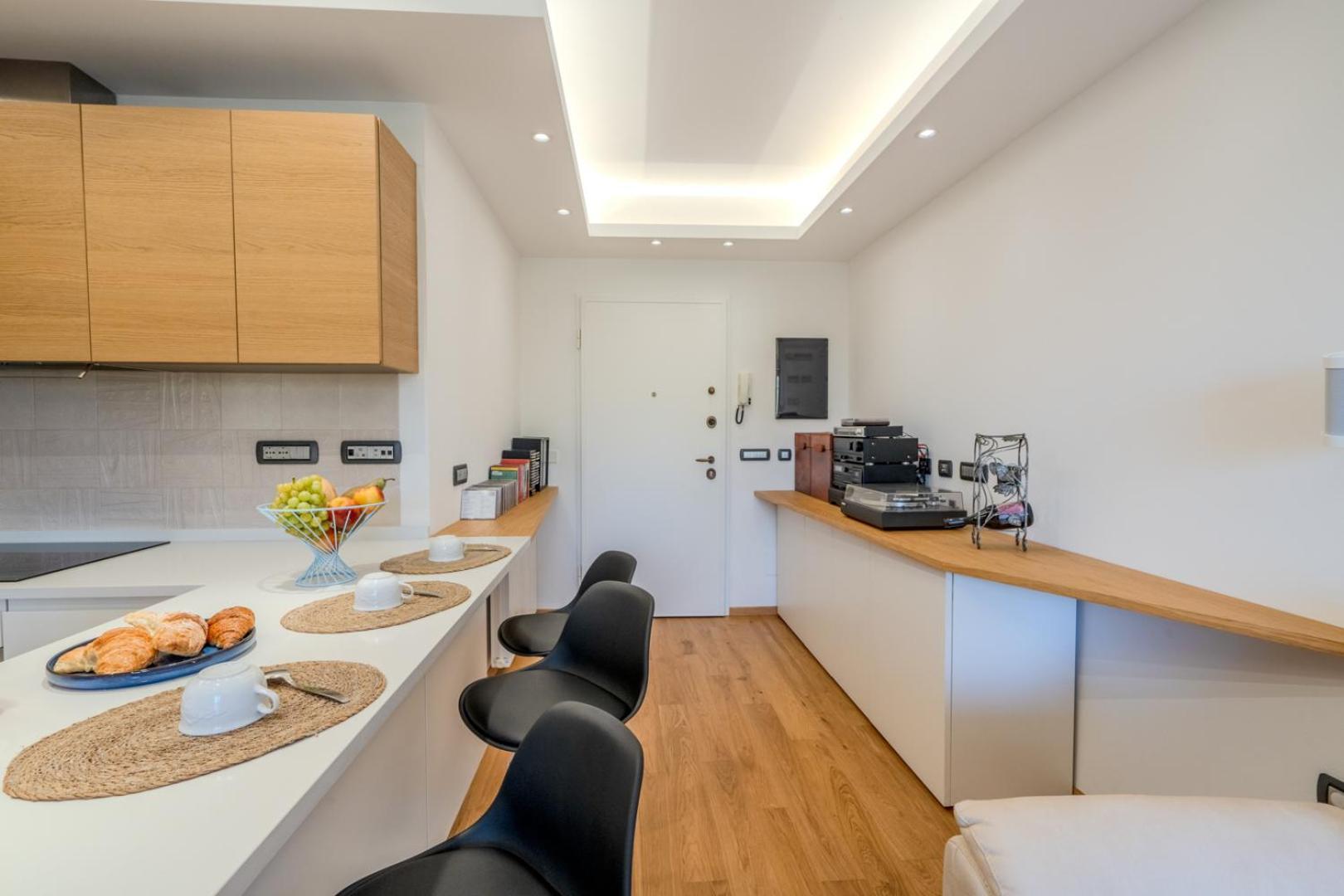 Luxury In Olbia, Terrazza & Cinema Apartment
